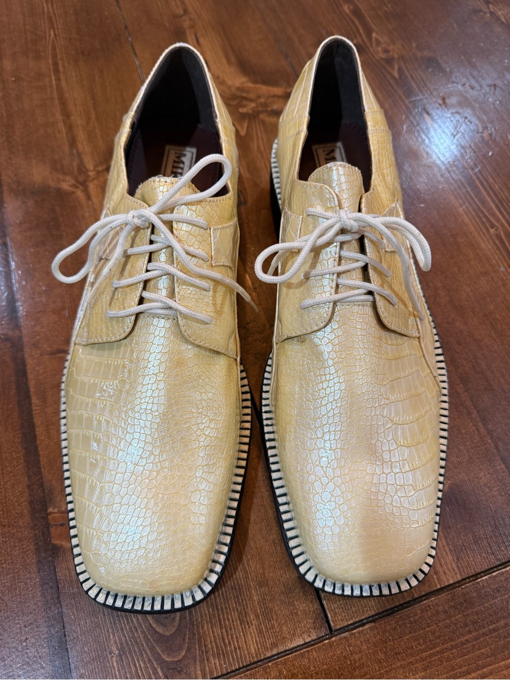 Men's Lace-Up Derby in Light Yellow Croc-Embossed Leather